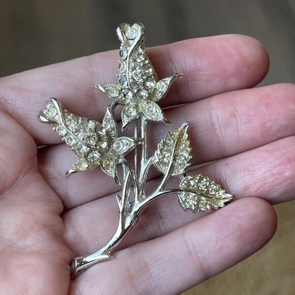 Vintage Clear Rhinestone Floral & Leaf Spray Brooch Pin Silver Tone Metal - Picture 3 of 4